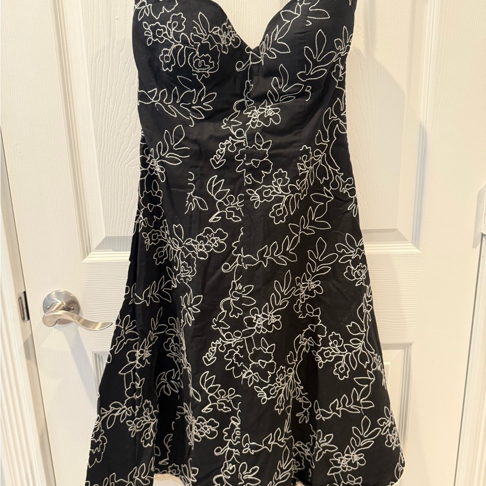 White House Black Market Black and White Babydoll Dress Sweetheart Neckline